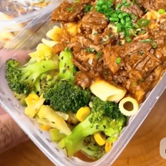 Pasta con carne y brócoli